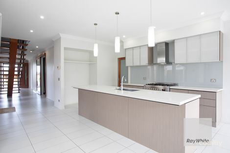 Property photo of 18 Pyrmont Terrace Taylors Hill VIC 3037