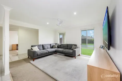 Property photo of 2 Morgan Way Kalkie QLD 4670