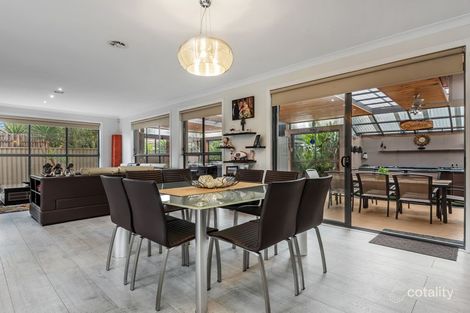 Property photo of 11 Salina Walk Caroline Springs VIC 3023