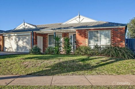 Property photo of 3 Scarlet Crescent Pakenham VIC 3810