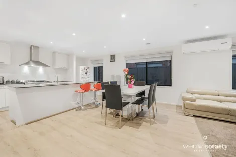 Property photo of 100 City Vista Court Fraser Rise VIC 3336