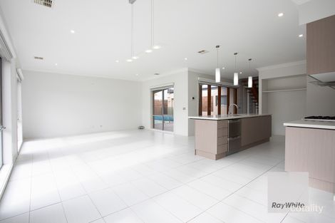 Property photo of 18 Pyrmont Terrace Taylors Hill VIC 3037
