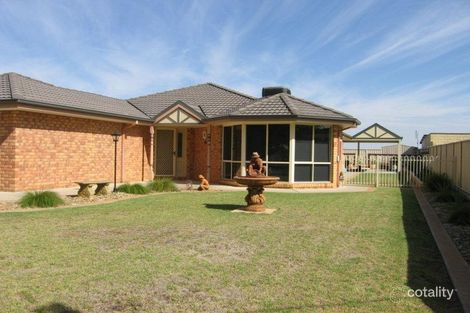 8 Railway Rd, Rochester, VIC 3561