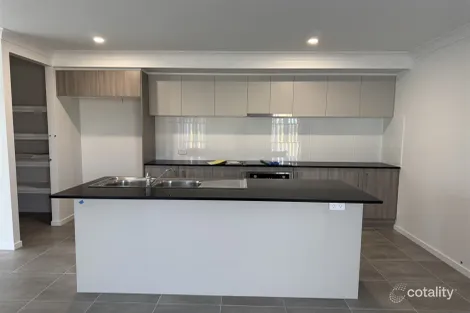 28 Bradbury St, Greenbank, QLD 4124