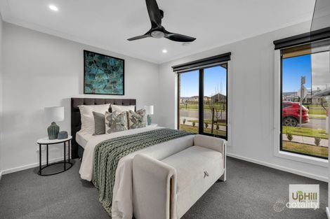 Property photo of 21 Frodo Circuit Clyde VIC 3978