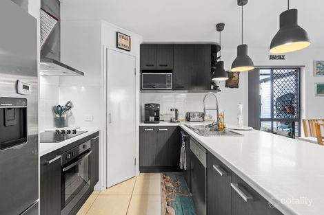 Property photo of 11 Grasstree Place Ningi QLD 4511