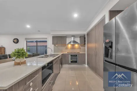 Property photo of 73 Caraleena Drive Tarneit VIC 3029