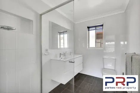Property photo of 3 Endeavour Place Parkes NSW 2870