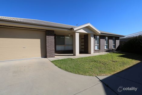 Property photo of 2/3 Carinya Street Glenfield Park NSW 2650
