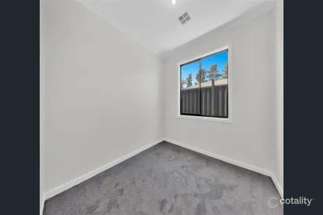 Property photo of 3 Sweet Way Strathtulloh VIC 3338