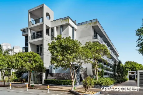 Property photo of 207/3 Como Crescent Southport QLD 4215