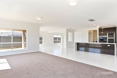 Property photo of 23 Enterprise Circuit Fraser Rise VIC 3336