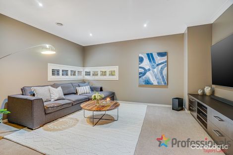 Property photo of 16 Ashbury Grove Hillside VIC 3037