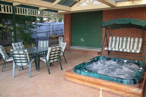 Property photo of 40 Royston Avenue Berwick VIC 3806