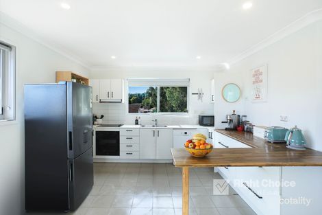 Property photo of 2/9 Madden Street Oak Flats NSW 2529