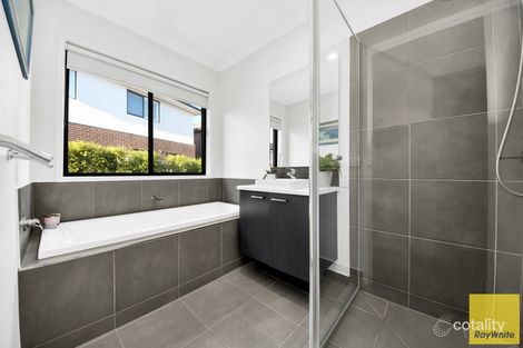 Property photo of 32 Lagoon Drive Aintree VIC 3336