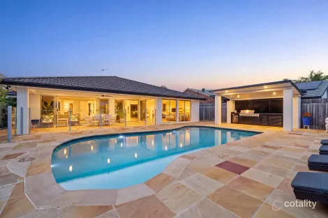 8 WINCH CT, MERMAID WATERS, QLD 4218