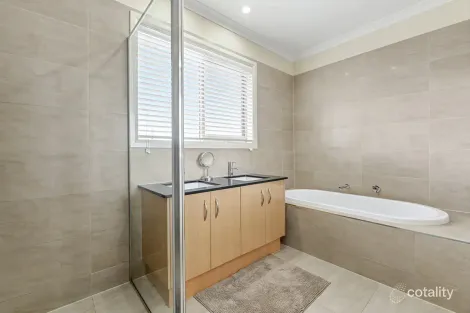 Property photo of 5 Redmore Court Berwick VIC 3806
