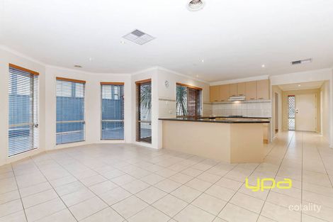 Property photo of 10 Maculata Place Manor Lakes VIC 3024