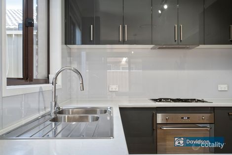 Property photo of 17 Hyde Park Court Wattle Grove NSW 2173