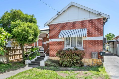 Property photo of 37 Coogee Street Mount Hawthorn WA 6016