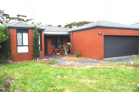 Property photo of 32 McIntyre Avenue Roxburgh Park VIC 3064