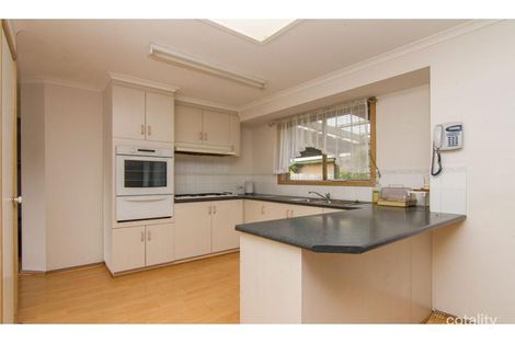 Property photo of 24 Heysen Drive Skye VIC 3977