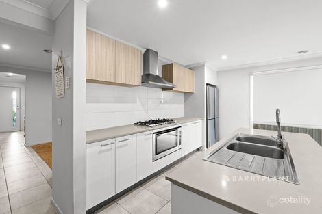 Property photo of 17 Outfield Road Clyde VIC 3978