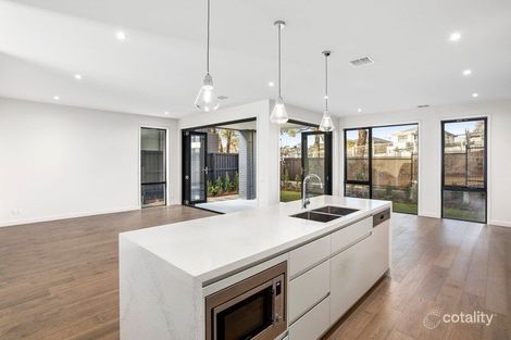 Property photo of 8 Lightwood Way Doncaster VIC 3108