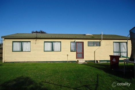 Property photo of 3 Isaac Smith Crescent Cranbourne VIC 3977
