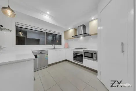 Property photo of 7 Wallagaraugh Parkway Wollert VIC 3750
