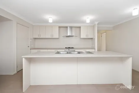 Property photo of 4 Tooroong Road Fern Bay NSW 2295