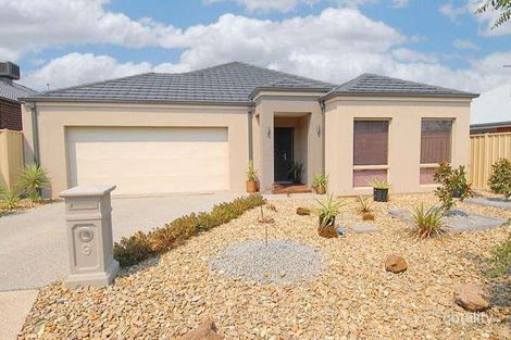 9 Kooyong Way, Caroline Springs, VIC 3023