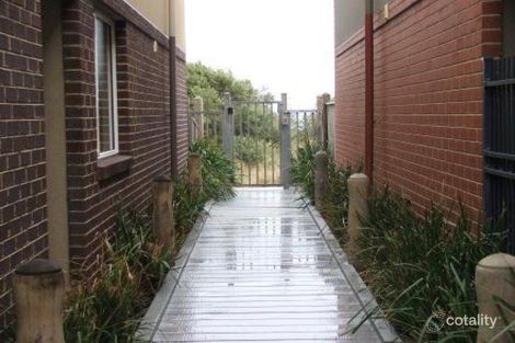 Property photo of 2 The Waterfront Bonbeach VIC 3196