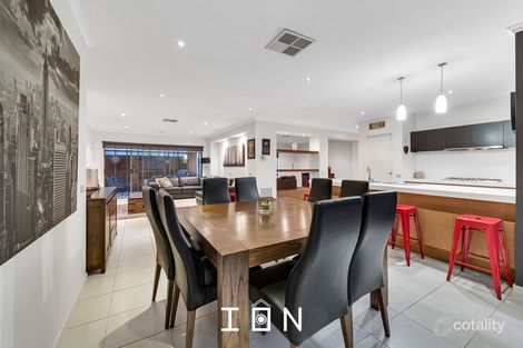 Property photo of 8 Peisley Crescent Cranbourne East VIC 3977