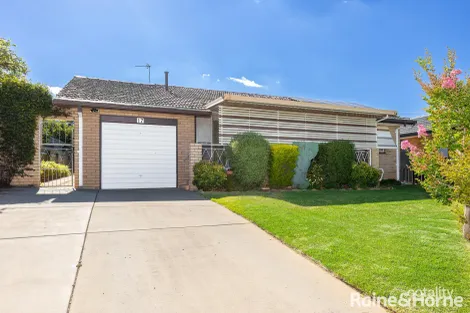 17 Nixon Cres, Tolland, NSW 2650