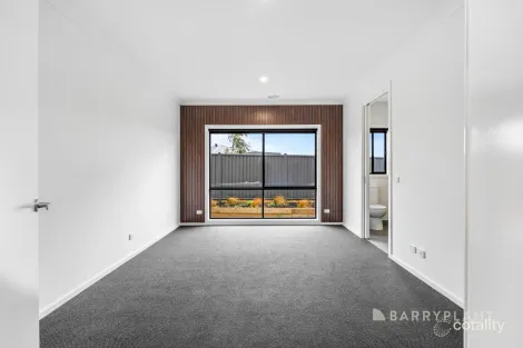 Property photo of 21 Lakeland Drive Lucas VIC 3350