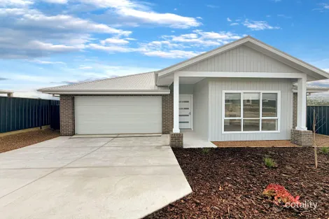 13 Swanick St, Leneva, VIC 3691
