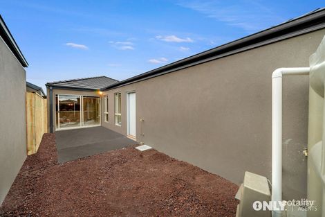 Property photo of 11 Hunt Way Pakenham VIC 3810