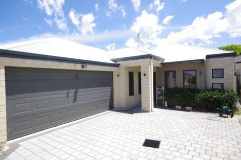 5b Piedmont Ct, Nollamara, WA 6061