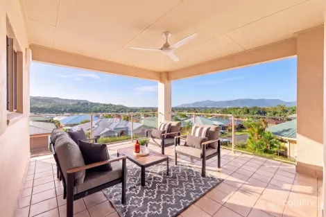 Property photo of 16 Hussar Close Kanimbla QLD 4870
