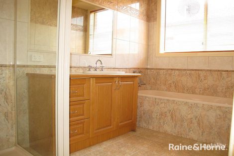 Property photo of 2 Grove Hall Place Caroline Springs VIC 3023