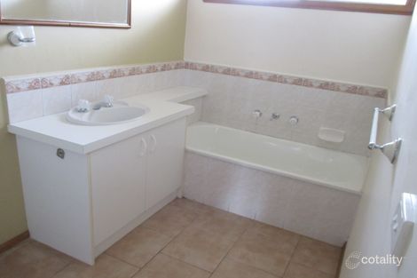Property photo of 2 Bluegum Way Hampton Park VIC 3976