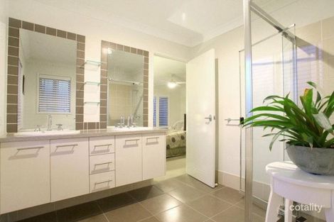 Property photo of 8 Casuarina Way Helensvale QLD 4212