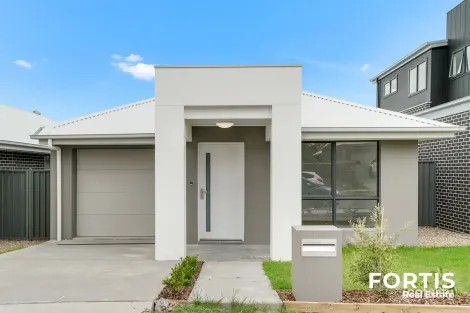 5 Peartree Cct, Werrington, NSW 2747