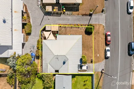 4B GLEGG ST, WEST GLADSTONE, QLD 4680