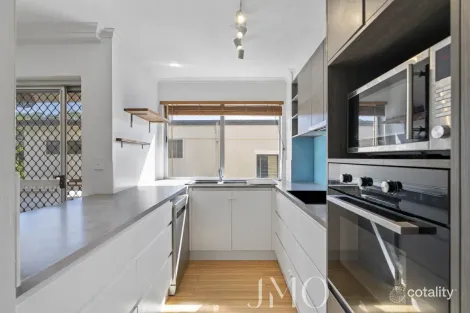 5/18 Ikkina Rd, Burleigh Heads, QLD 4220