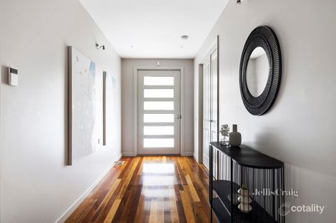 Property photo of 17 Crestwood Avenue Macleod VIC 3085