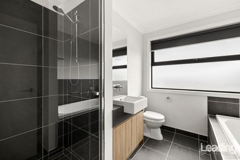 Property photo of 20 Collie Walk Sunbury VIC 3429