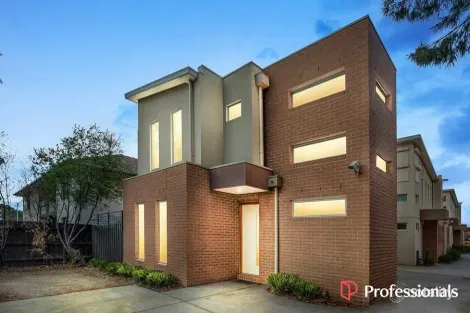 1/11 CHURCHILL AVE, MAIDSTONE, VIC 3012